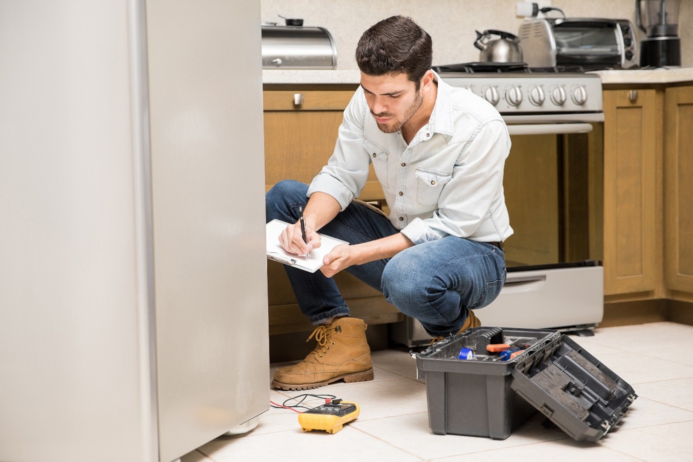 Top 7 Signs You Need Refrigerator Services or Repairs Before Food Spoils