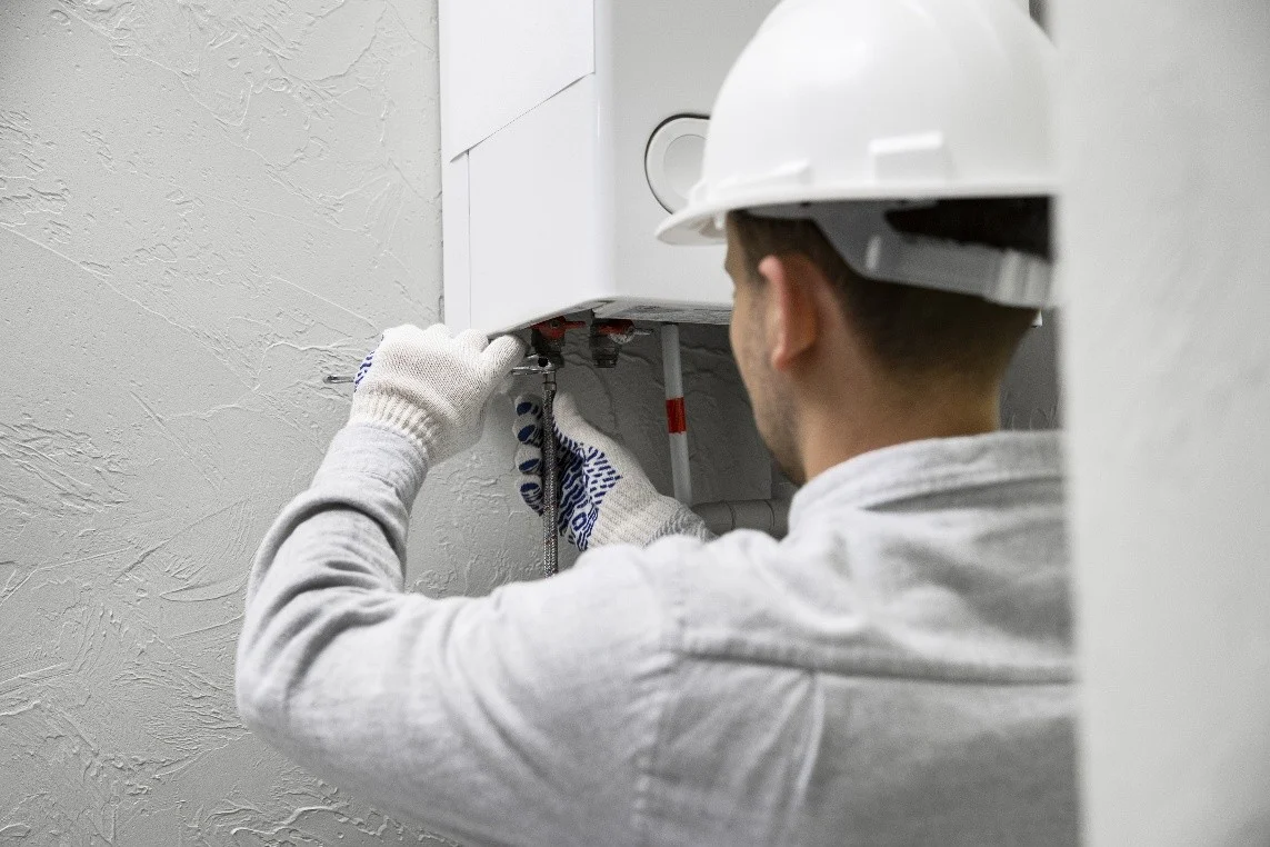 How Fixing Your Thermostat Early Prevents a Full AC Meltdown?